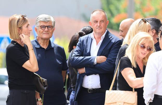 Zagreb: Posljednji ispraćaj Luce Mamić, majke Stojana, Zdravka i Zorana Mamića