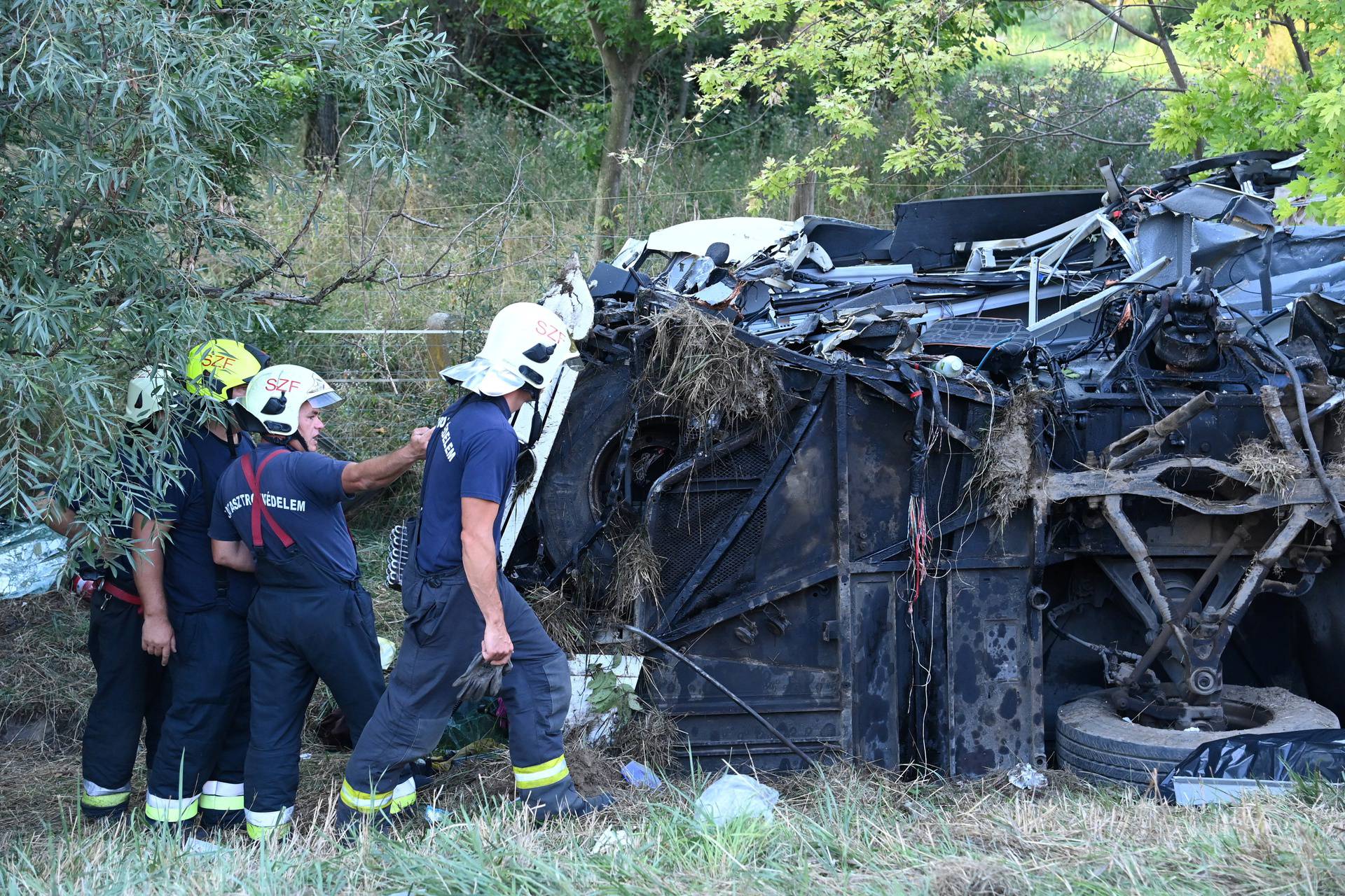 Deadly bus crash near Szabadbattyan