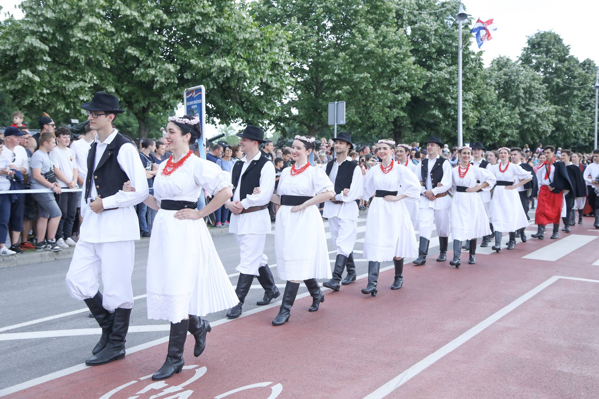 Zagreb: Dan državnosti obilježen pokaznim vježbama Hrvatske vojske i policije te prigodnim letačkim programom