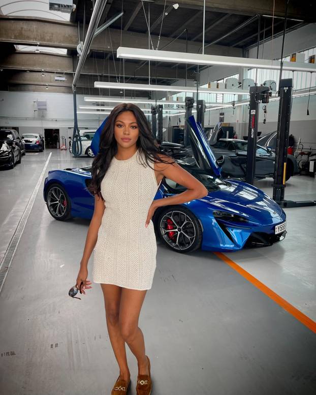 FOTO Bivša misica želi preuzeti Formulu 1: 'Cilj mi nije pobjeda'