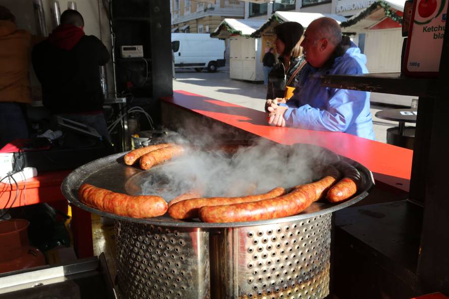 Ponude koje se ne odbijaju: Evo kako deru ugostitelje Adventa