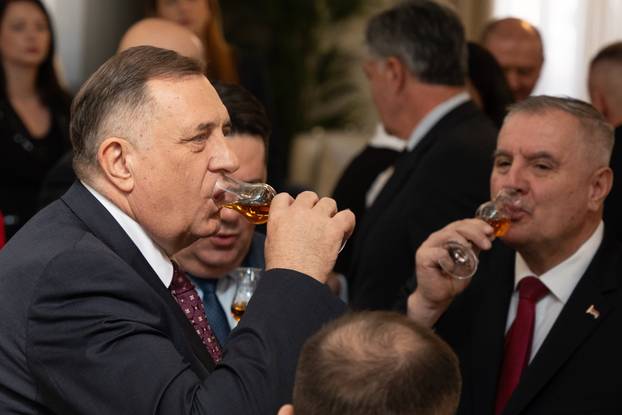 Banja Luka:  Milorad Dodik uru&ccaron;io odlikovanja Glavnoj upravi Ministarstva unutarnjih poslove Ruske Federacije za grad Moskvu i ruskim dr&zcaron;avljanima