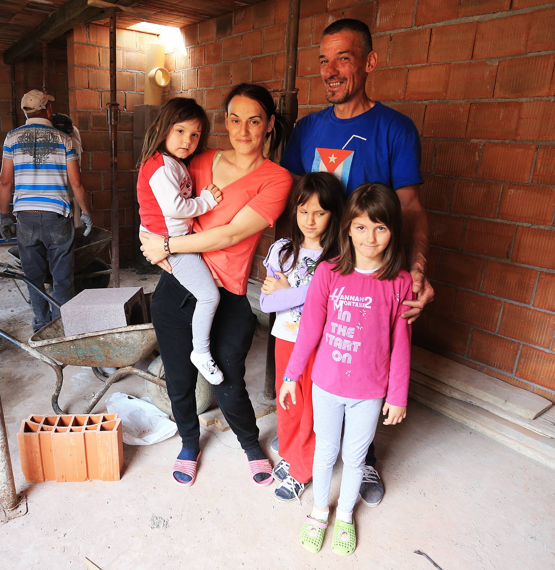 Osmijesi na licu: Peteročlana obitelj Turić dobit će novu kuću