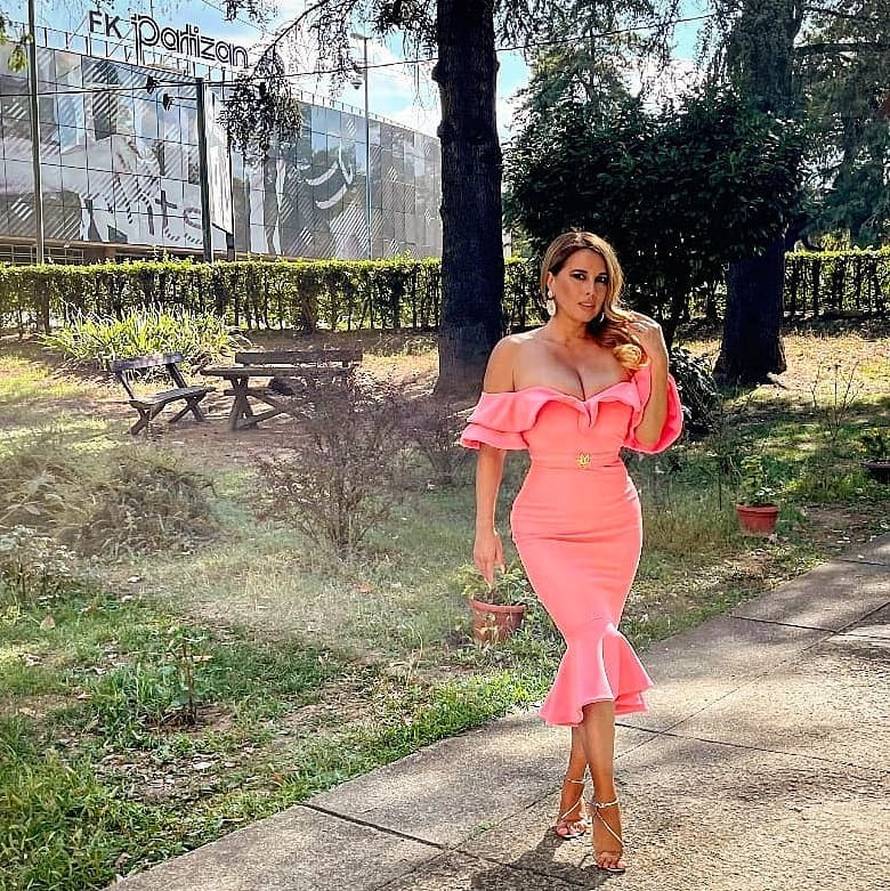 Haljine supruge nekadašnjeg nogometnog reprezentativca nose i na Bliskom istoku...