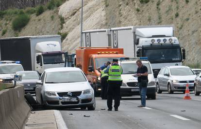 Teška nesreća: Vozilo usmrtilo muškarca na cesti Solin-Klis...