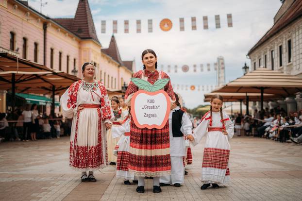 Dječje vinkovačke jeseni: Spoj folklora i slavonskih pjesama