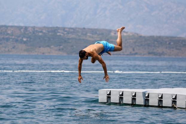 EKSKLUZIVNO Novigrad: Joško Gvardiol ljetne dane provodi na plaži u Novigradu