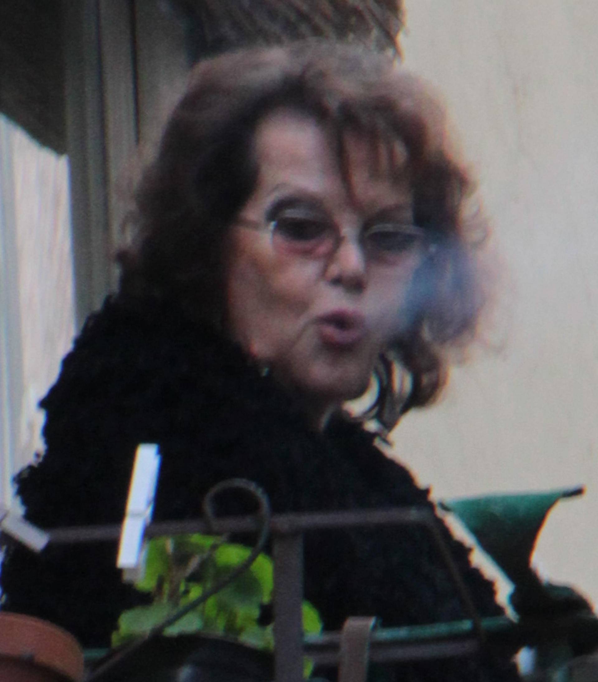 Napoli, Claudia Cardinale smoke on the balcony