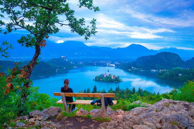 FOTO Idealne ljetne destinacije za prvo putovanje s vašim partnerom prema Bookingu