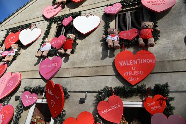 Zagreb: Atelijer sreće u Maloj ulici okićen za Valentinovo 