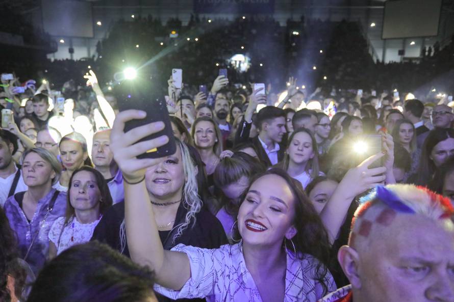 Frankfurt gorio do pet ujutro: 'Na Grdovićev hit trgali majice'