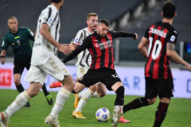 Serie A - Juventus v AC Milan