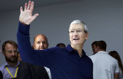 Šefu Applea pala plaća, ali na dionicama zaradio 136 milijuna