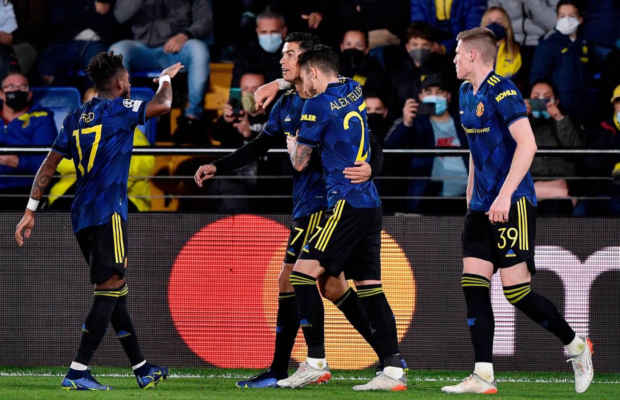 'Žuta podmornica' torpedirala se sama: CR7 iskoristio grešku domaćina, Sancho lijepo zabio