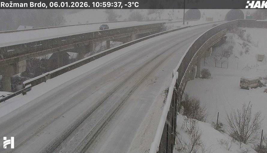 Kamion kod Novigrada na Dobri sletio s ceste: 'Kaos je na A6, ceste su skliske od snijega'