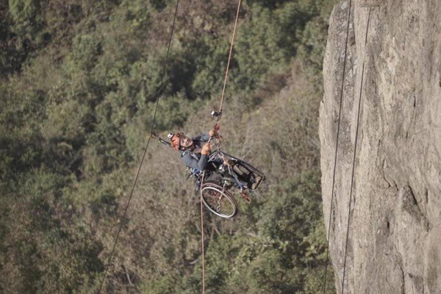 Bez ograničenja: U kolicima se popeo  na najviši vrh u zemlji