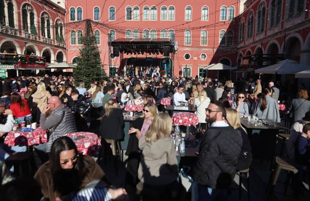 Split- Splićani uzivali u sunčanoj nedjelji.