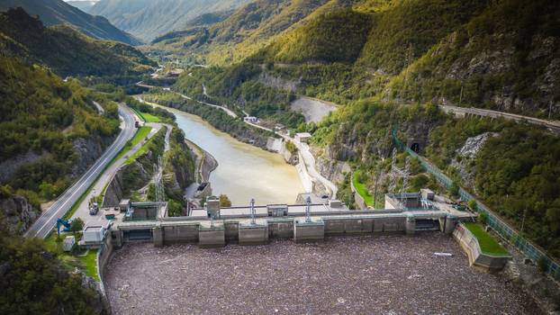 Dolini Neretve prijeti veliko zagađenje, gomila smeća putuje rijekom nakon katastrofe u Jablanici
