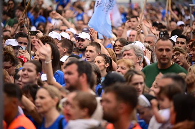 Zagreb: Dolazak hodočasnika Antunovskog hoda na Trg bana Josipa Jelačića