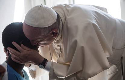 Papa o dolasku izbjeglica: Nije ljudski zatvoriti srce i vrata