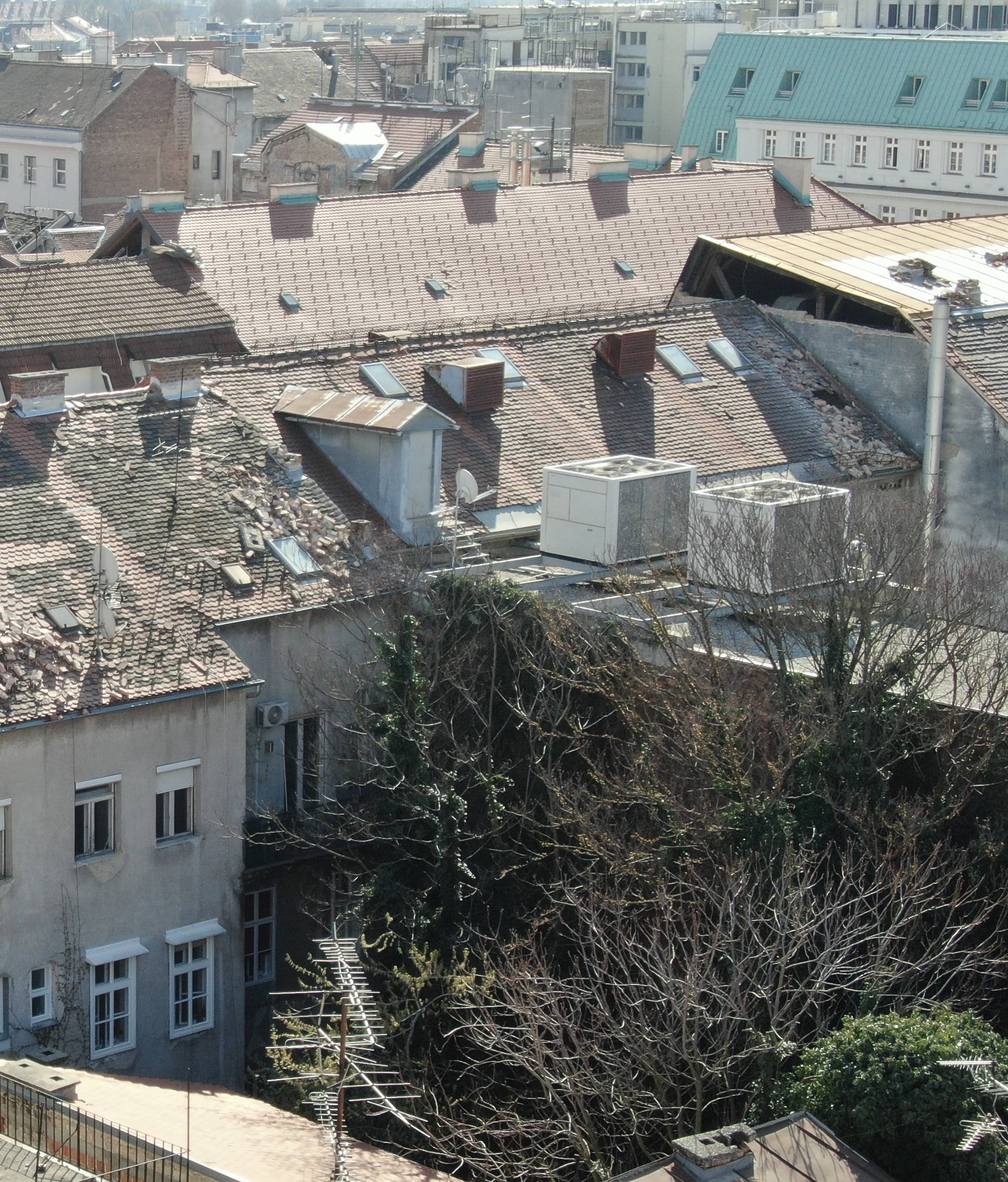 Snimke užasa: Ovo su razoreni krovovi zagrebačkih zgrada...