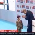 Erdogan uplakanoj djevojčici na pozornici: 'Vojnici ne plaču...'