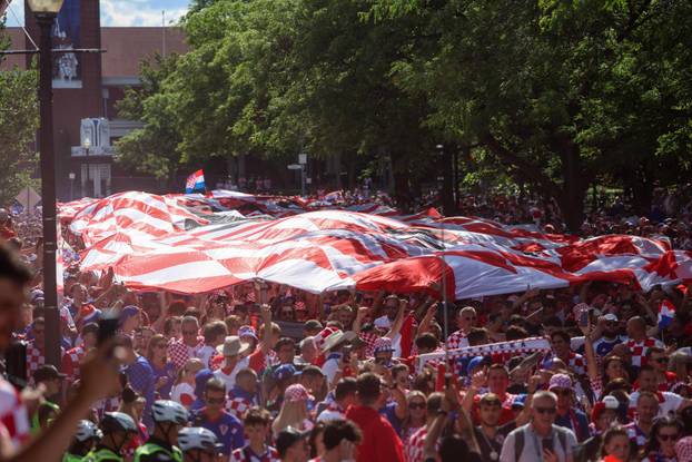 SP 2026 Toronto: Veliki hrvatski korteo prema Toronto stadionu sa 100-metarskom zastavom