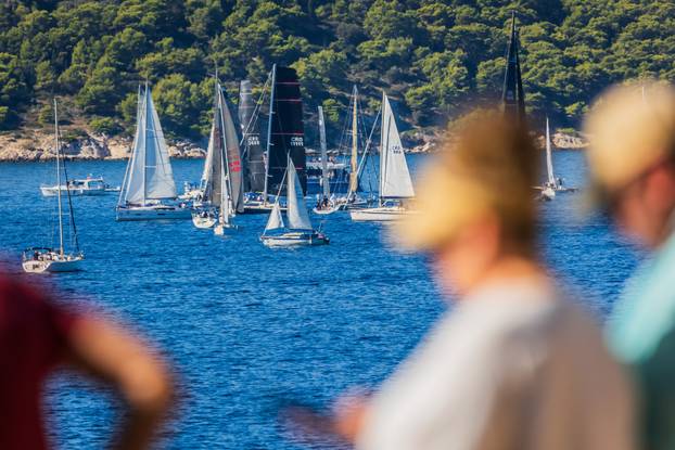 Split:  Pogled sa Sustipana na start Mrduljske Regate