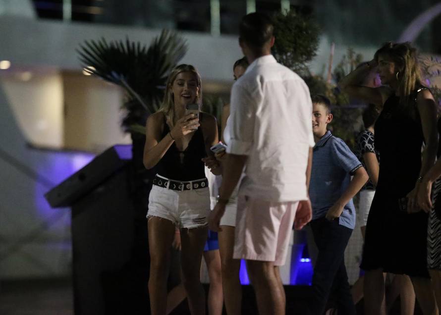 Stalloneovi na Hvaru: Častili se večerom u skupom restoranu...