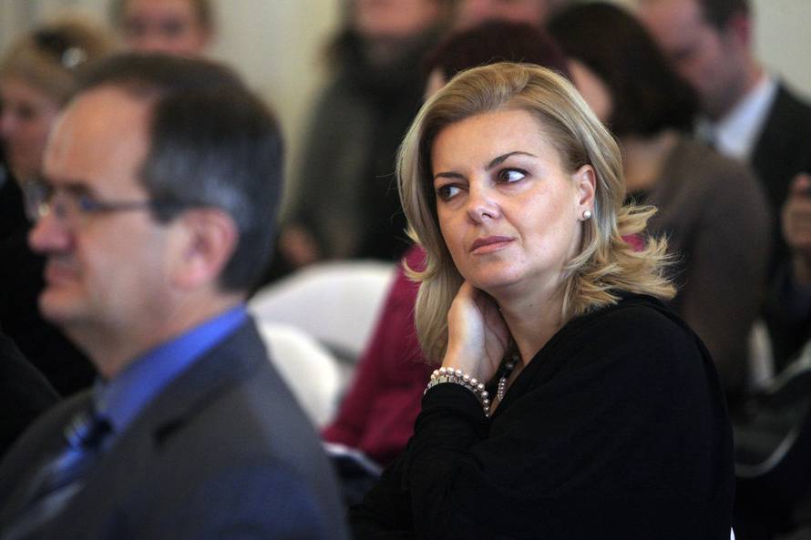 Savjetuje Kolindu, bacila se u turistički biznis i voli navijati