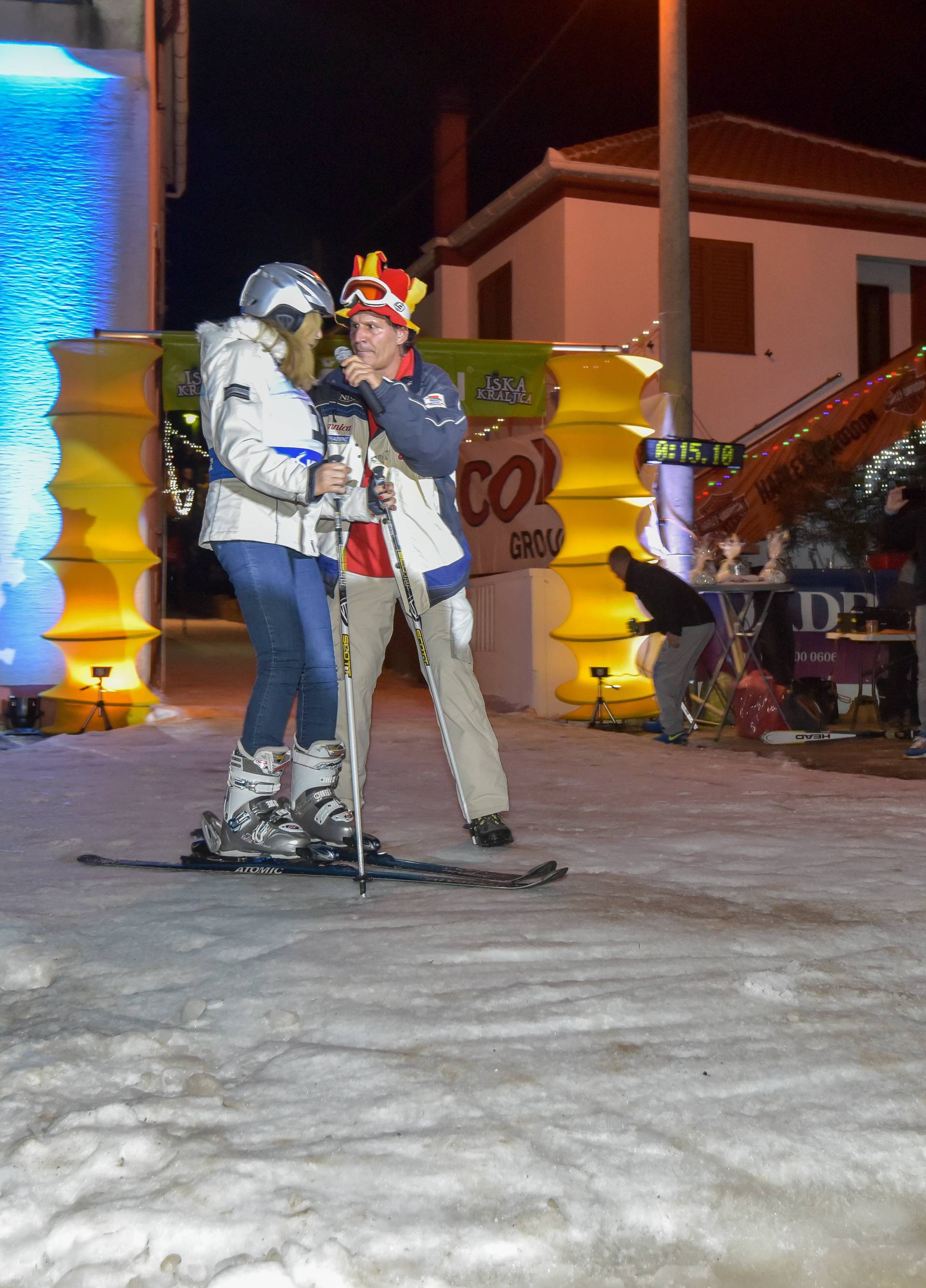 'Iška kraljica': Skijaju na ulici, a snijeg donijeli čak s Velebita