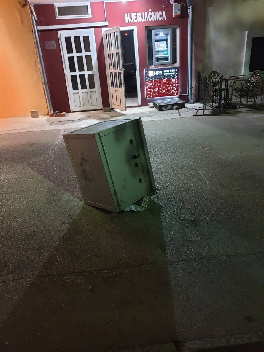 Htjeli opljačkati mjenjačnicu, ostavili sef s novcem na cesti