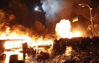 Ratno stanje u Kijevu: 14 ljudi poginulo, odjekuju eksplozije