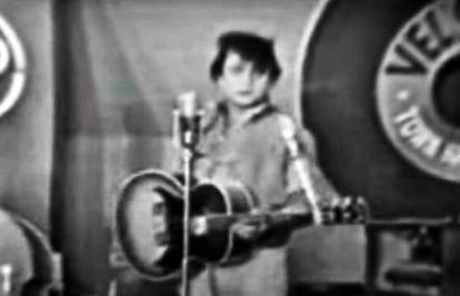 Legendarni Johnny Cash na pozornici je glumio Elvisa