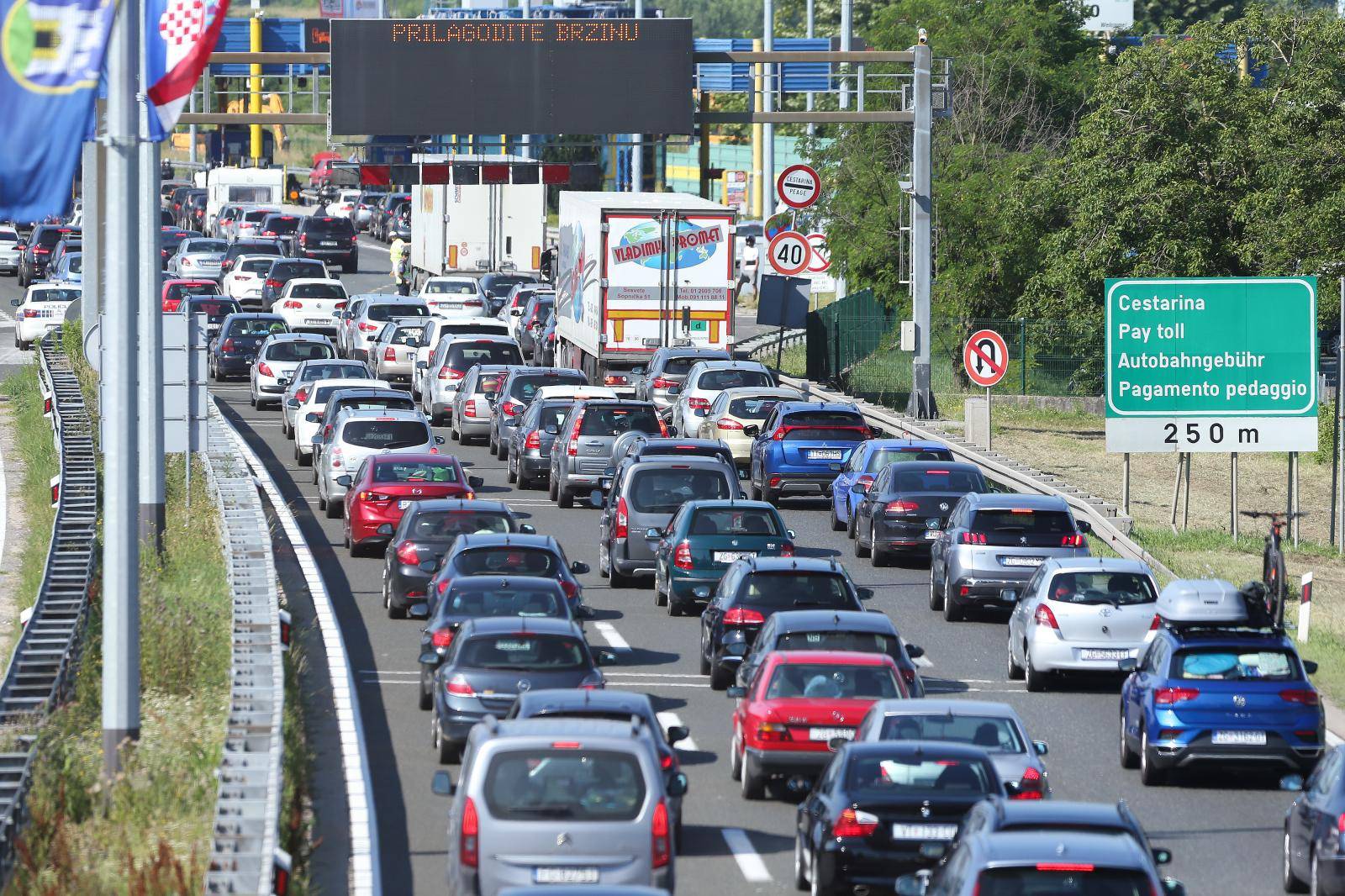 Zagreb: GuÅ¾va na naplatnoj postaji LuÄko na putu prema moru