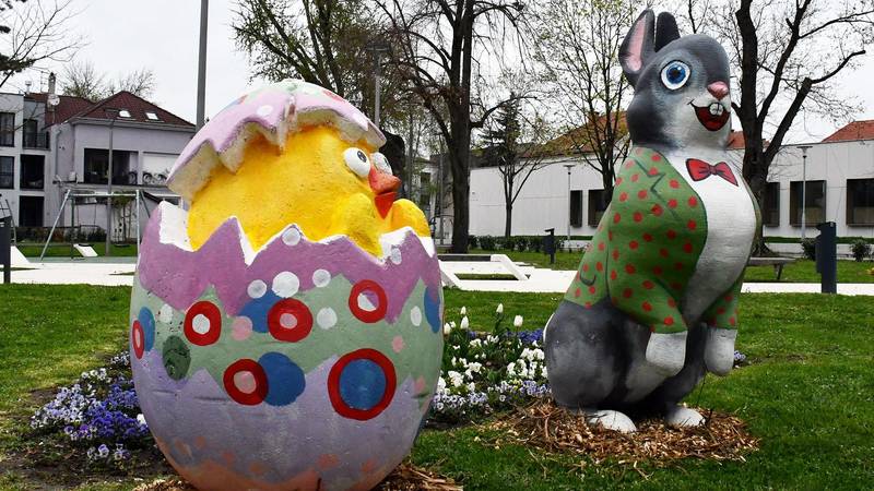 FOTO Šarene pisanice i veseli zečevi 'okupirali' Slavonski Brod