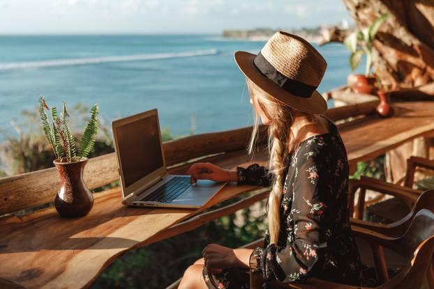 Business,Woman,Working,With,Computer,On,The,Beach.,Freelance,Concept.