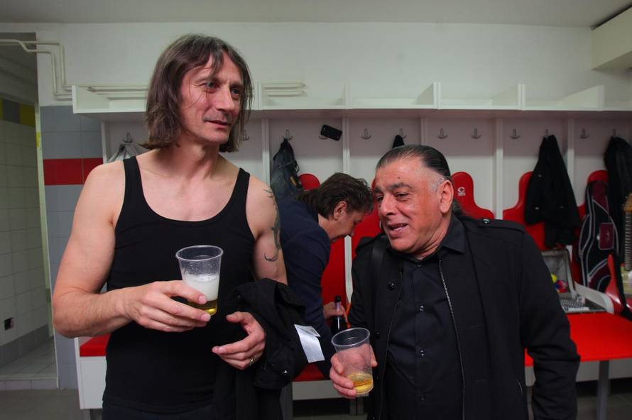 Zagreb: Parni Valjak šampanjcem ?estitao 30. godišnjicu ?lanovima benda Psihomodo Pop