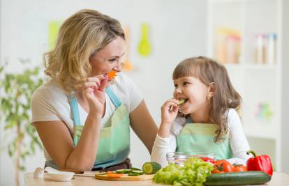 15 top savjeta za odgoj djece: Pecite zajedno kekse, pričajte im o svom djetinjstvu...