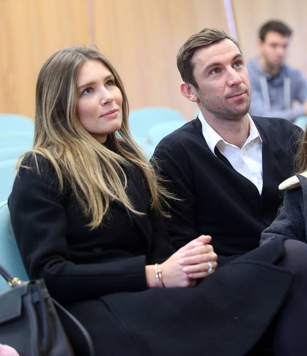 Zagreb: Darijo Srna uru?io donaciju Klinici za dje?je bolesti u svoje i Šahtarovo ime