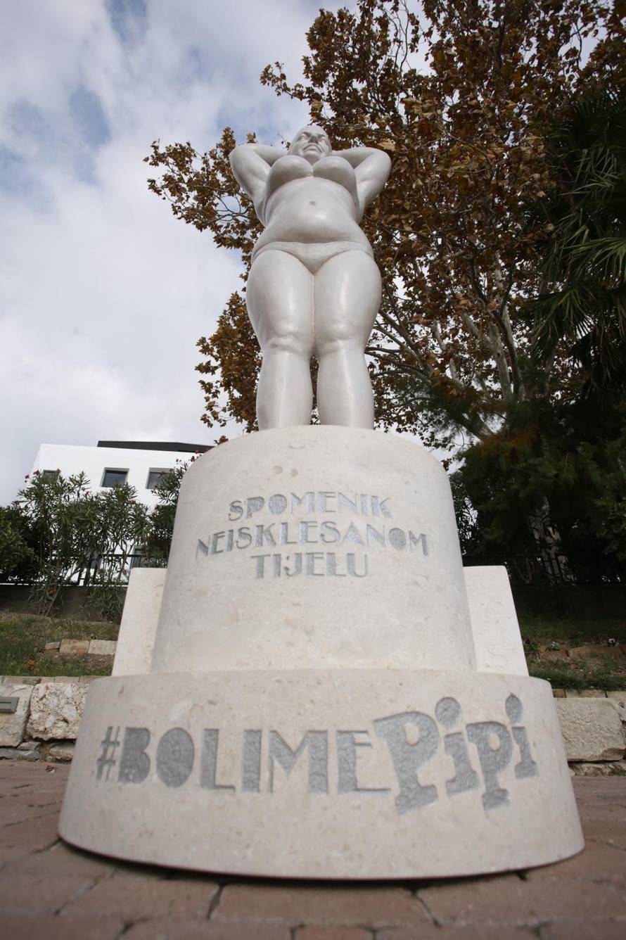 Split: Na BaÄvicama postavljen spomenik neisklesanm tijelu koji slavi Å¾enske obline