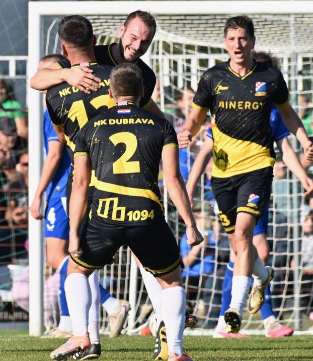 FOTO Dinamo zaplavio Dubravu i uveličao stoljeće nogometa u tom kraju. Pogledajte galeriju