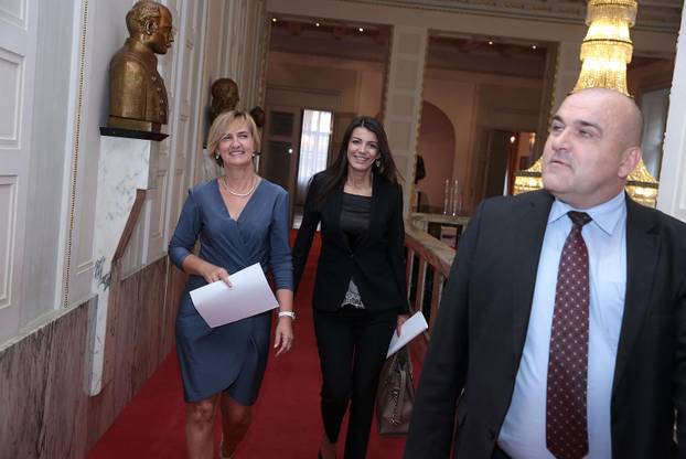 Zagreb: Nasmijana i radosna Josipa Rimac prisegnula u Saboru te postala zastupnica, 18.09.2015.