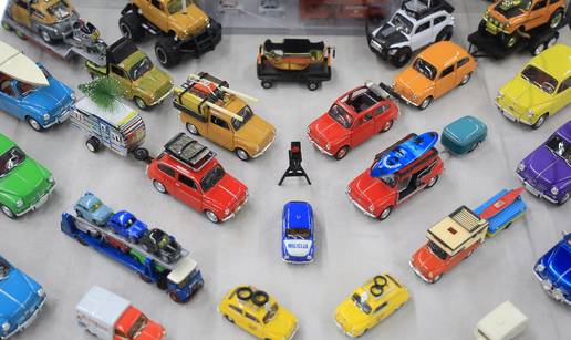 FOTO Spektakl u Zagrebu: Vi&scaron;e od 300 auti&cacute;a na izlo&zcaron;bi, vrijede tisu&cacute;e eura. Najstariji je iz 1950.