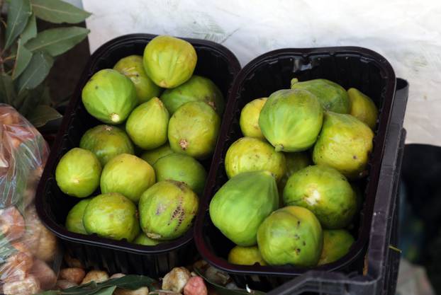 Šibenik: Na tržnicu stigle smokve po cijeni od 4-6 eura po kilogramu