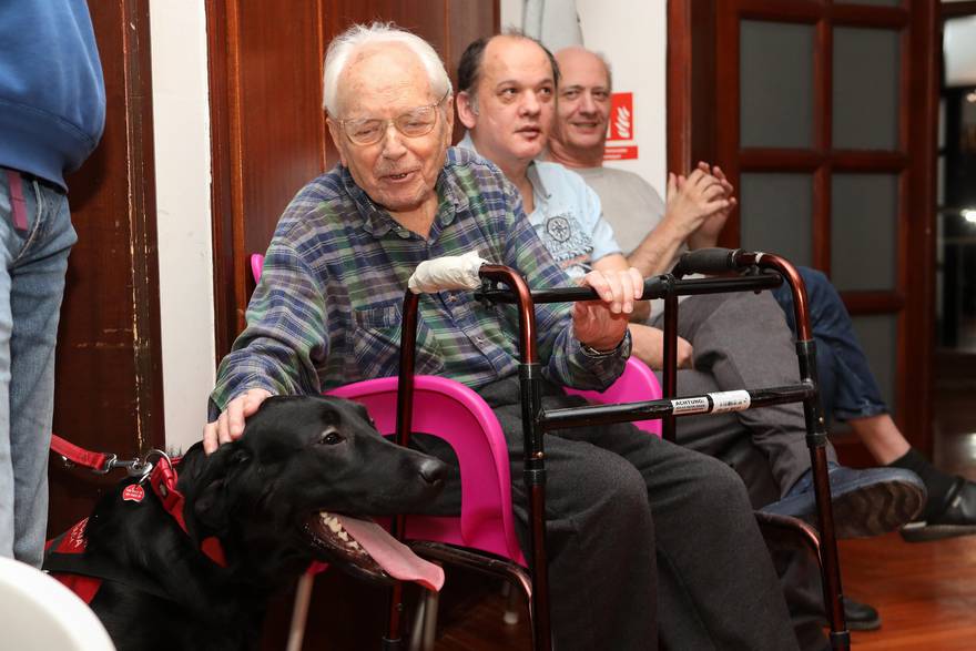 Štićenike doma Remete posjetom razveselili psi iz Centra za rehabilitaciju - Silver