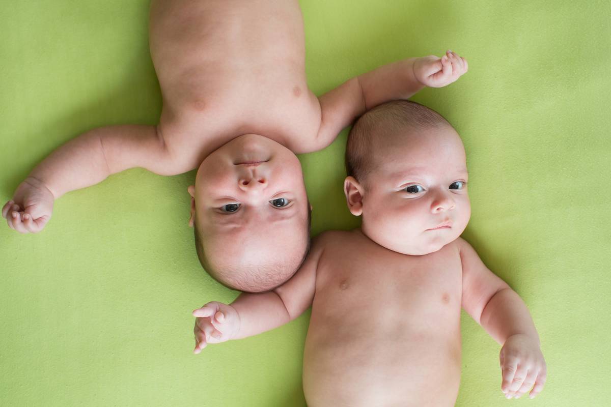 Mama dala istetovirati pjegu na uhu sina blizanca, radi razlike, a svekrva joj poludjela na to