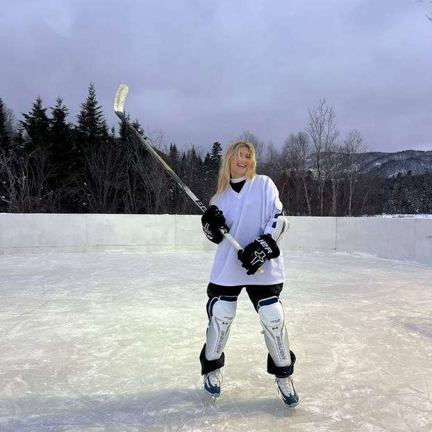 FOTO S 31 godinom oprostila se od tenisa, a zbog obrijane glave izgubila je vrijedno sponzorstvo