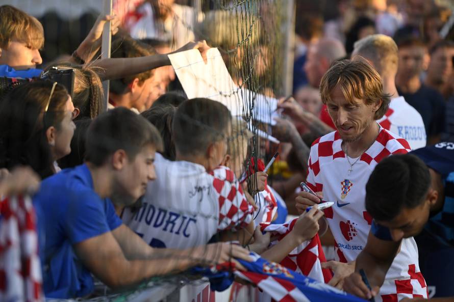 Međusobni okršaj zvijezda Vatrenih u uličnom nogometu održan je u Zagrebu