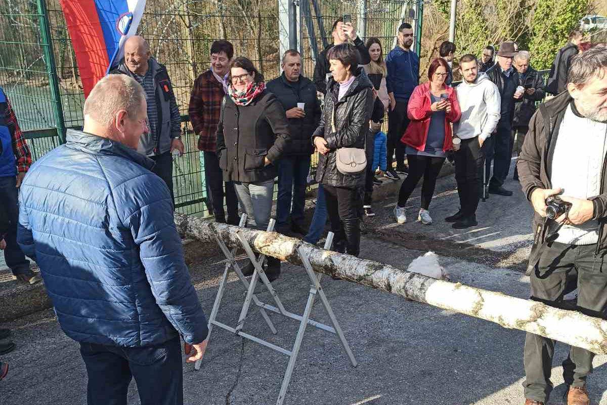 Hrvati i Slovenci kod prijelaza Prilišće Žunići prepili 'granicu' i bacili je u Kupu: 'Nek' je nosi!'